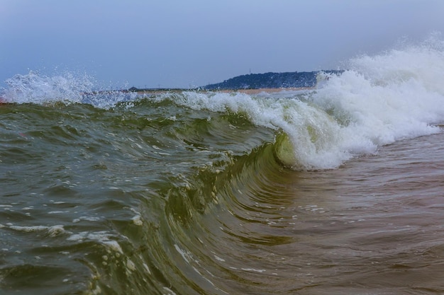 Belle vague bleue de l&#39;océan