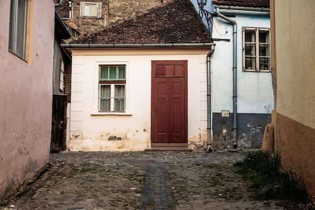 Une belle ville médiévale de citadelle de Sighisoara au coeur de la Roumanie Transylvanie