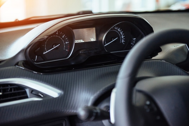 De Belle Voiture Moderne Se Bouchent Dans La Cabine