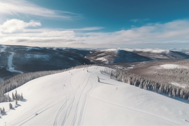 Belle vue aérienne animée sur la montagne d'hiver de la station de ski journée d'hiver ensoleillée avec piste de pente