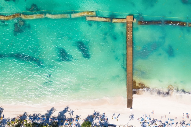 Belle vue aérienne de la plage