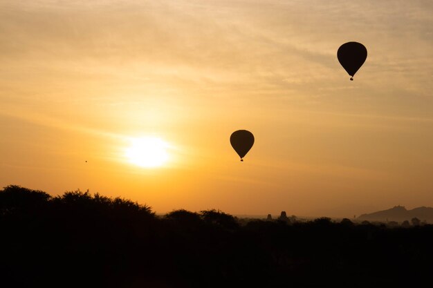 Une belle vue sur les ballons à Bagan Myanmar