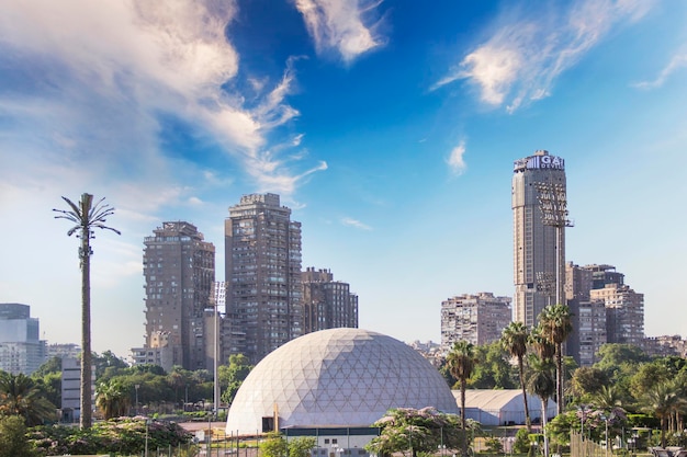 Belle vue sur les bâtiments sur le front de mer de l'île de Zamalek au Caire, Egypte