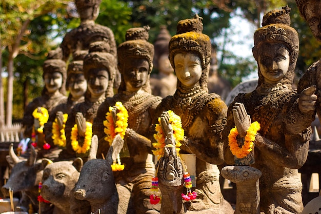 Une belle vue sur Buddha Park situé à Nong Khai en Thaïlande