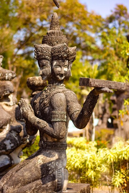 Une belle vue sur Buddha Park situé à Nong Khai en Thaïlande