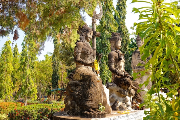 Une belle vue sur Buddha Park situé à Nong Khai en Thaïlande