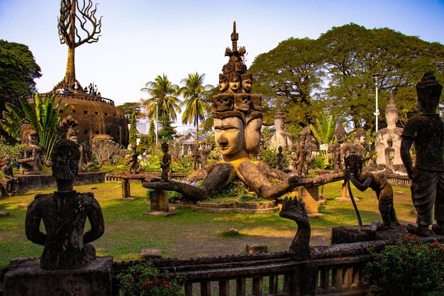 Une belle vue sur Buddha Park situé à Vientiane Laos