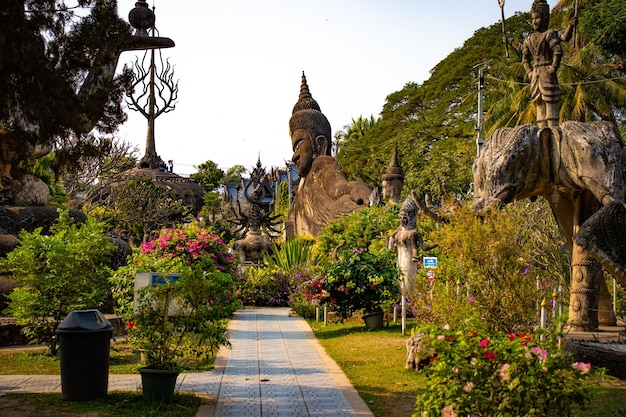 Une belle vue sur Buddha Park situé à Vientiane Laos