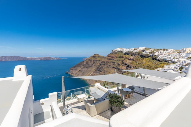 Belle vue sur la caldeira de l'architecture blanche de Santorin en Grèce. Paysage de voyage romantique idyllique