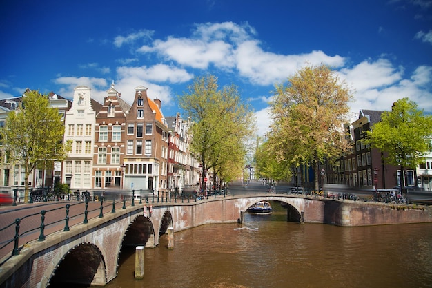 Belle vue sur les canaux d'Amsterdam