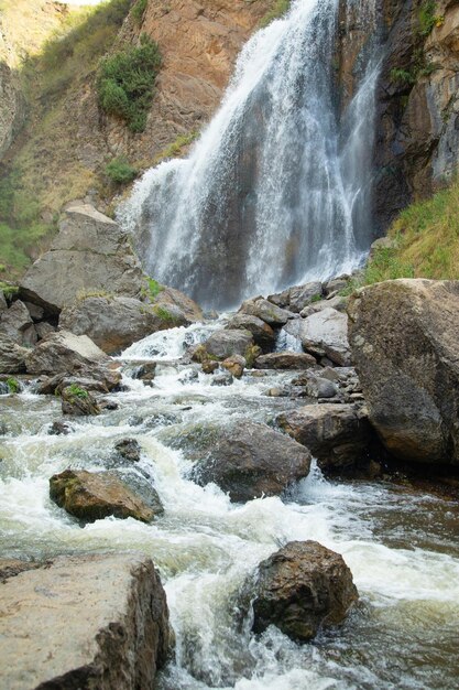 Belle vue sur la cascade en Arménie