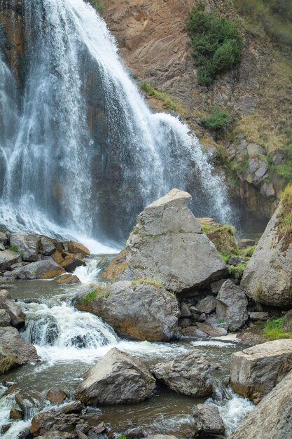 Belle vue sur la cascade en Arménie