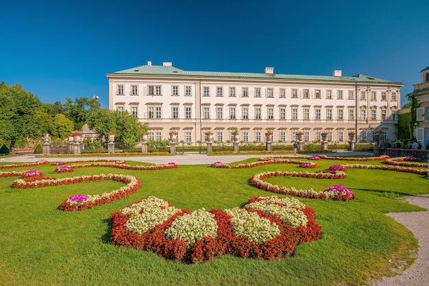 Belle vue sur les célèbres jardins Mirabell, Salzbourg en Autriche