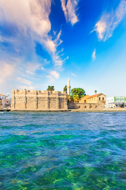 Belle vue sur le château de Larnaca, sur l'île de Chypre