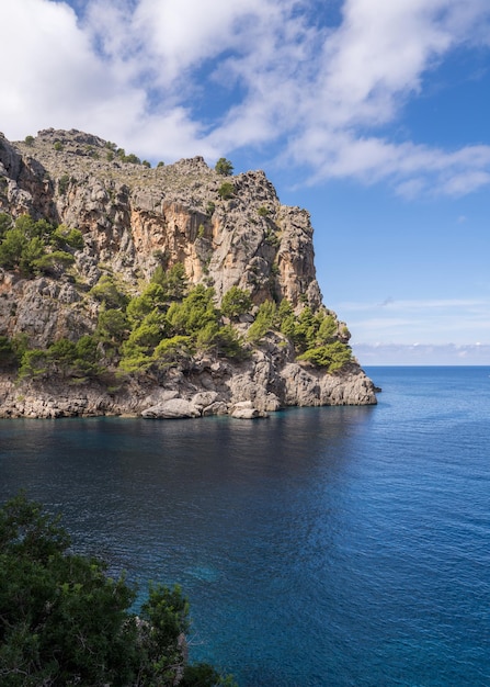 Belle vue sur la côte dans le port de Port de Soller sur l'île de Majorque Espagne Médite