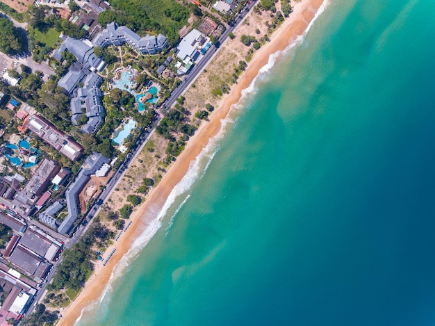 Belle vue sur la côte de la plage en pleine mer en étéNature Environnement et Voyage Arrière-plan Merveilleux fond de mer océanVue supérieure de la plage espace maritime