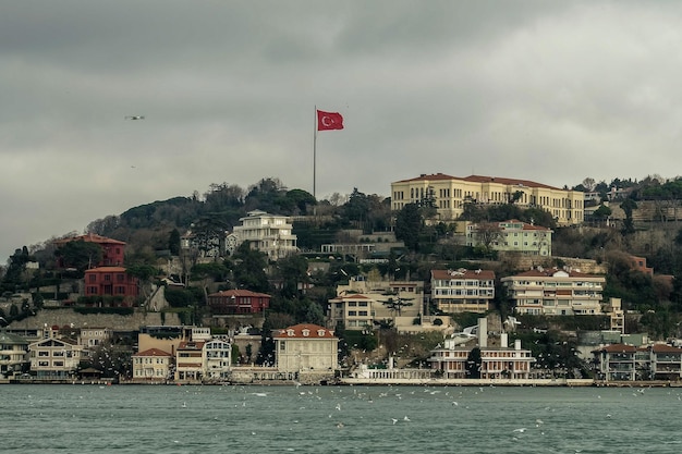 Belle vue sur la côte et le pont du Bosphore à Istanbul