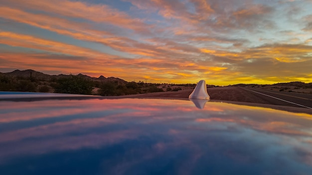 Belle vue sur le coucher du soleil et le lac en Arizona