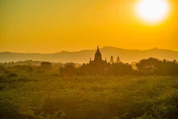 Une belle vue sur la destination touristique de Bagan au Myanmar