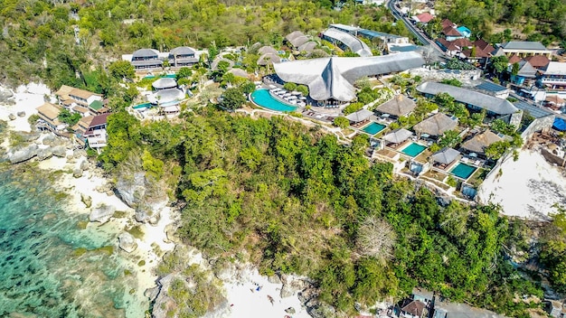 Une belle vue de drone sur la plage de Padang Padang à Bali Indonésie