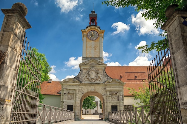 Une belle vue d'été en parc en Allemagne Ingolstadt