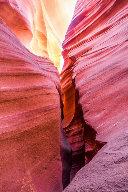 Belle vue sur les formations de grès Antelope Canyon dans le célèbre parc national tribal Navajo près de Page, Arizona, USA