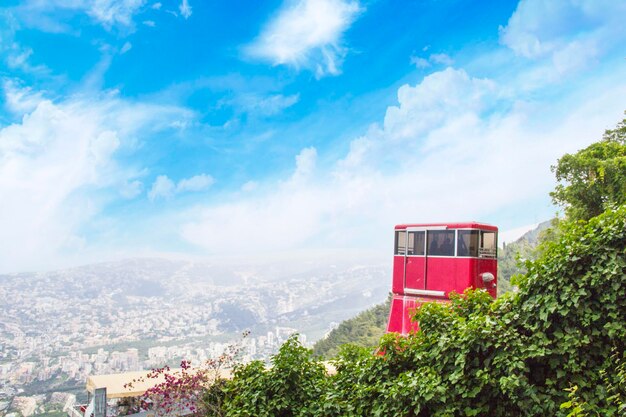 Belle vue sur le funiculaire de la station balnéaire de Jounieh depuis le mont Harisa, Liban