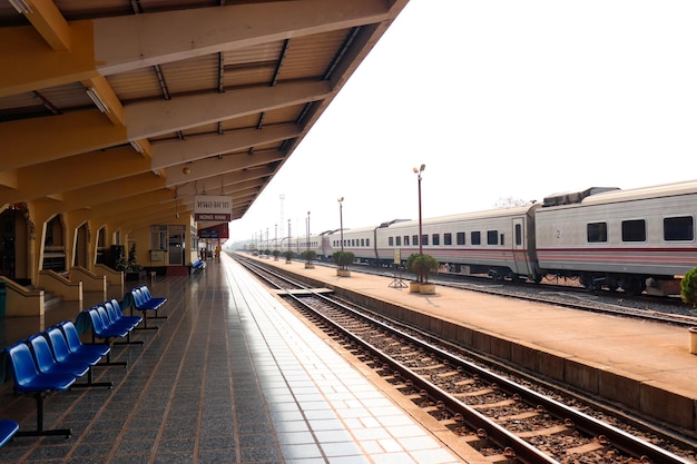 Une belle vue sur la gare de Nong Khai en Thaïlande