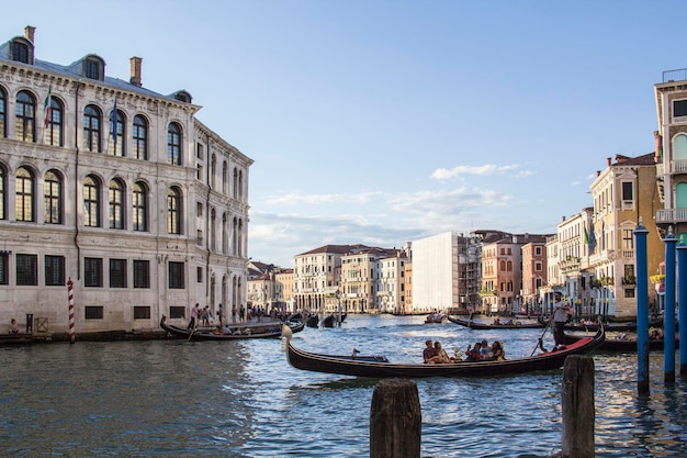 Belle vue sur les gondoles et le Grand Canal, Venise, Italie