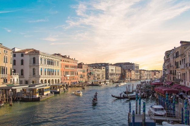 Belle vue sur les gondoles et le Grand Canal, Venise, Italie
