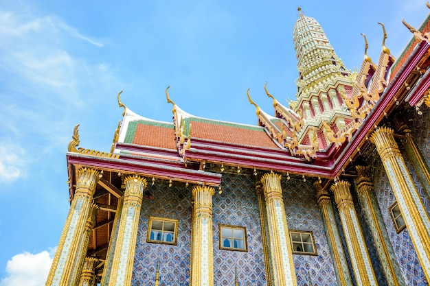 Une belle vue sur le Grand Palais le Musée Wat Phra Kaew situé à Bangkok en Thaïlande