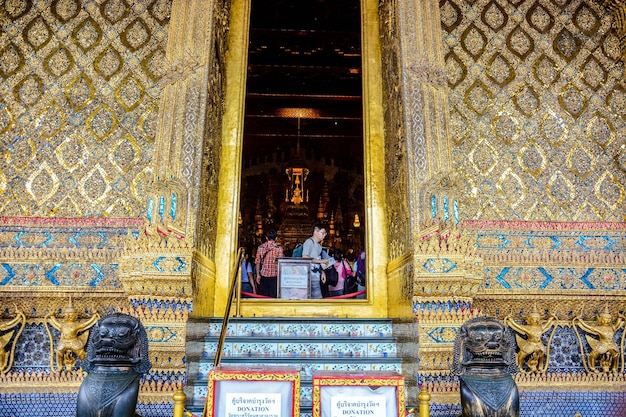 Une belle vue sur le Grand Palais le Musée Wat Phra Kaew situé à Bangkok en Thaïlande