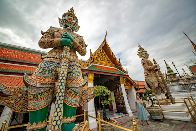 Une belle vue sur le Grand Palais le temple Wat Phra Kaew à Bangkok en Thaïlande