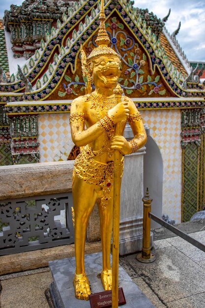 Une belle vue sur le Grand Palais le temple Wat Phra Kaew à Bangkok en Thaïlande