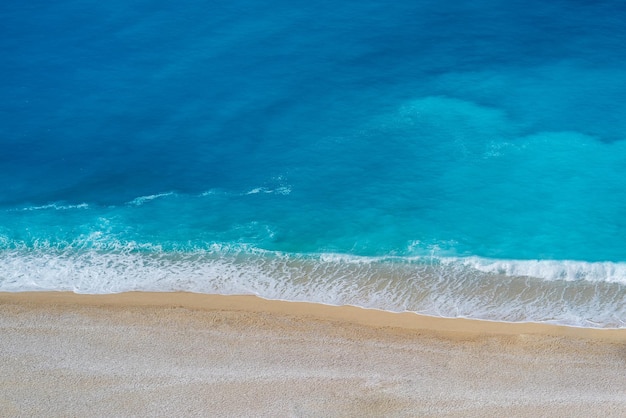 Belle vue d'en haut d'un paysage marin pour un fond naturel ou pour le papier peint