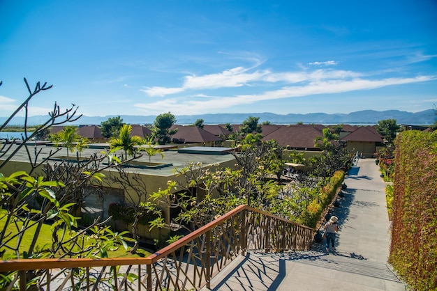 Une belle vue sur l'hôtel de villégiature du lac Inle au Myanmar