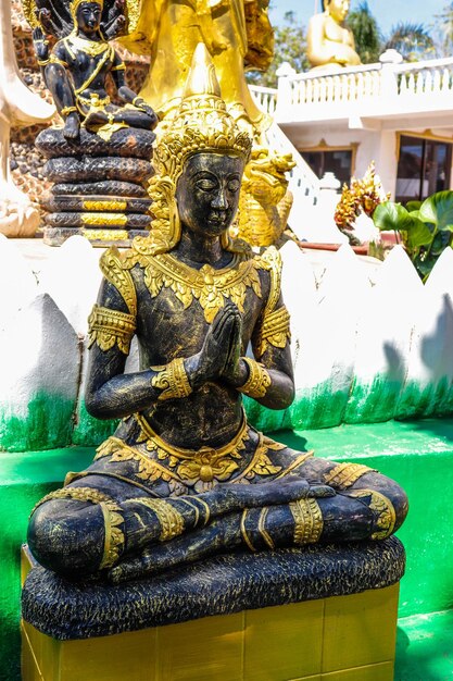 Une belle vue sur l'île de Koh Larn en Thaïlande