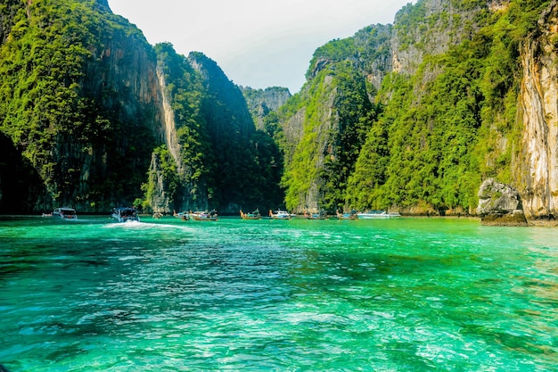 Photo une belle vue sur l'île de phi phi située en thaïlande