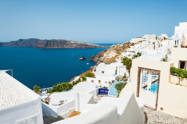 Belle vue sur l'île de Santorin, Grèce. Architecture blanche et mer bleue