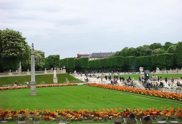 Belle vue sur le jardin du Luxembourg un jour de printemps Paris France