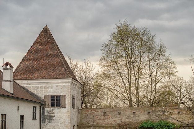 Belle vue sur une journée ensoleillée dans un parc en allemagne ingolstadt