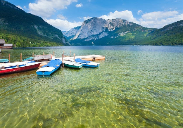 Belle vue sur le lac alpin de l'été Altausseer, Autriche