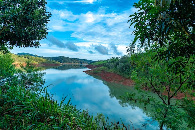 Belle vue sur le lac dans la nature de l'Amérique du Sud