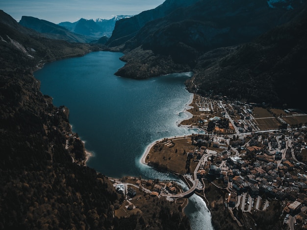 Une belle vue sur le lac du molveno