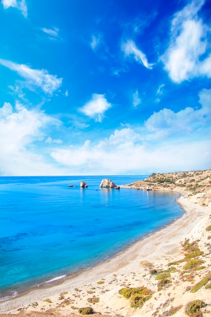 Belle vue sur le lieu de naissance d'Aphrodite à Chypre. Petra tu Romiou, Pierre d'Aphrodite