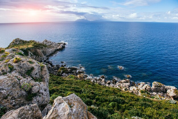 Belle vue le long du cap Milazzo.