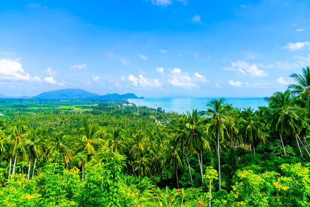 Belle vue sur la mer de l'océan au point de vue de Naern Thae Wada à Nakhon Si Thammarat, Thaïlande