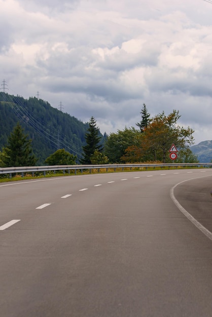 belle vue sur la montagne en europe