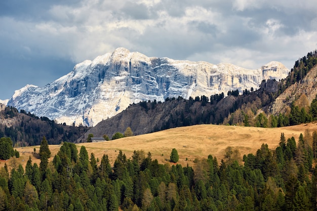 Belle vue sur la montagne. Nord de l&#39;Italie, paysage