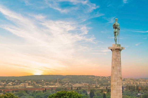 Belle vue sur le monument au gagnant près de la forteresse de Belgrade à Belgrade, Serbie